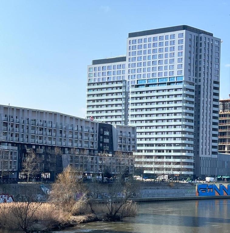 Intelliparts Q, Vratislav