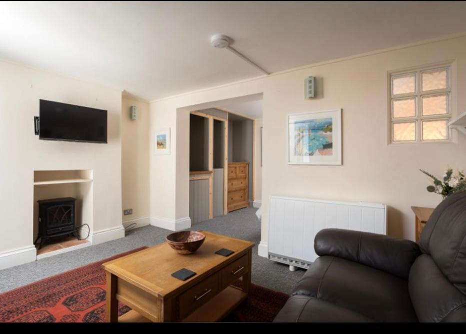 Wrens relaxing Retreat, Penzance