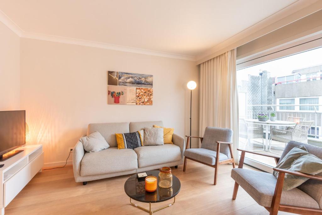 Modern apartment with large terrace close to the sea, Ostende