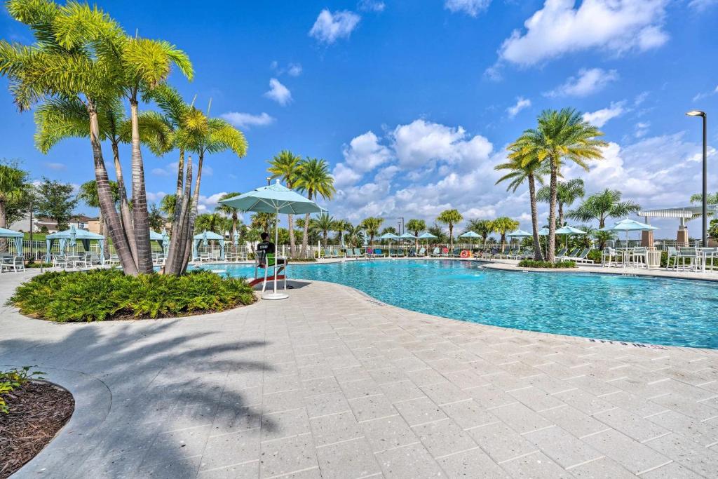 Luxury 6BR w Pool in Pet-Friendly Resort 369, Kissimmee