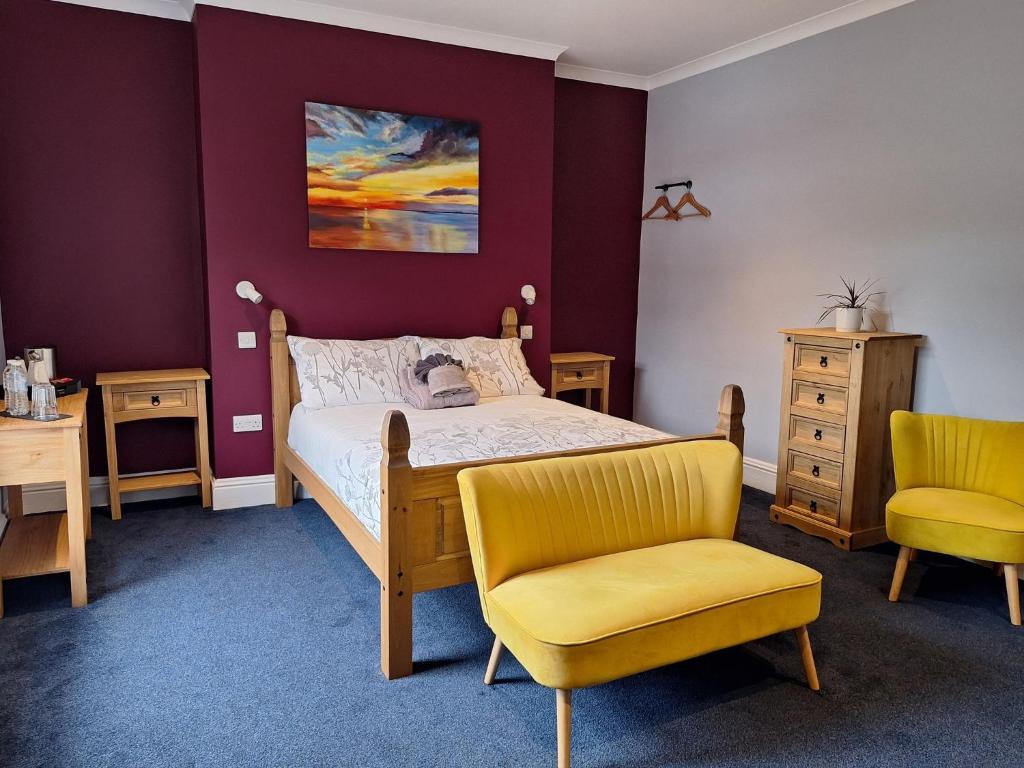 Comfortable and Spacious - Guest Room 7, Cranleigh