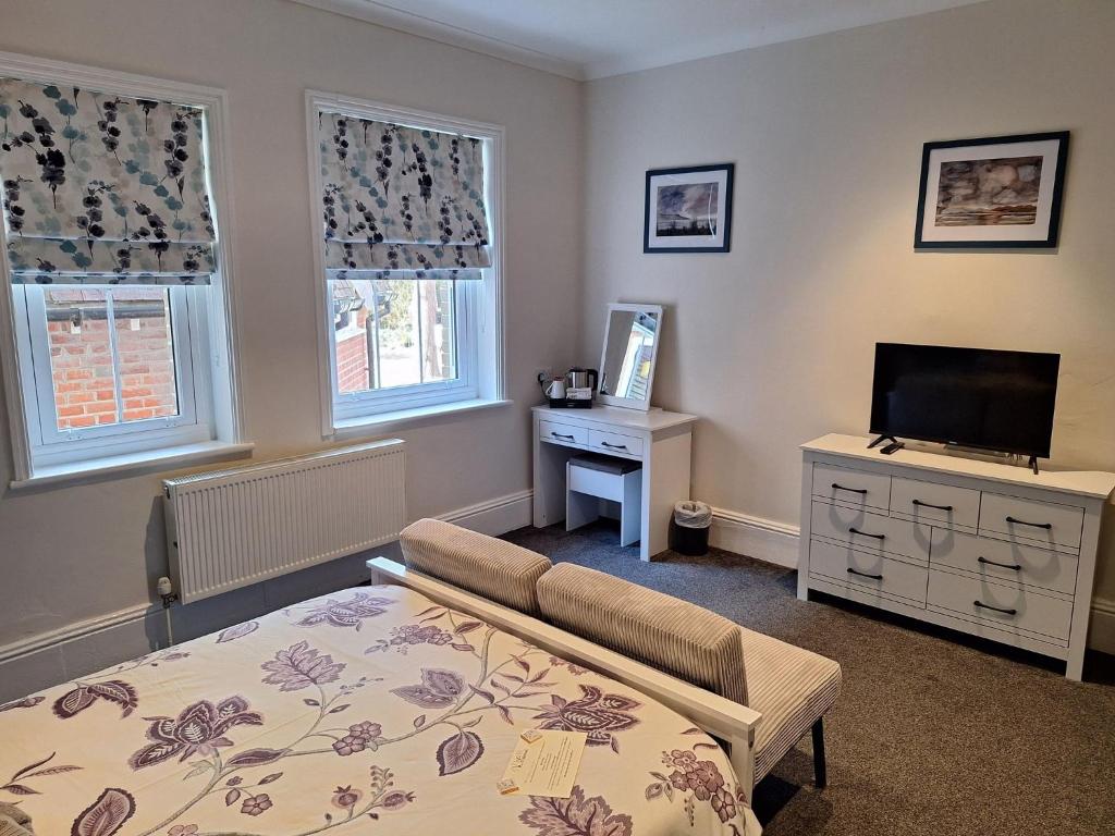 Comfortable Spacious Double Ensuite Room, Cranleigh