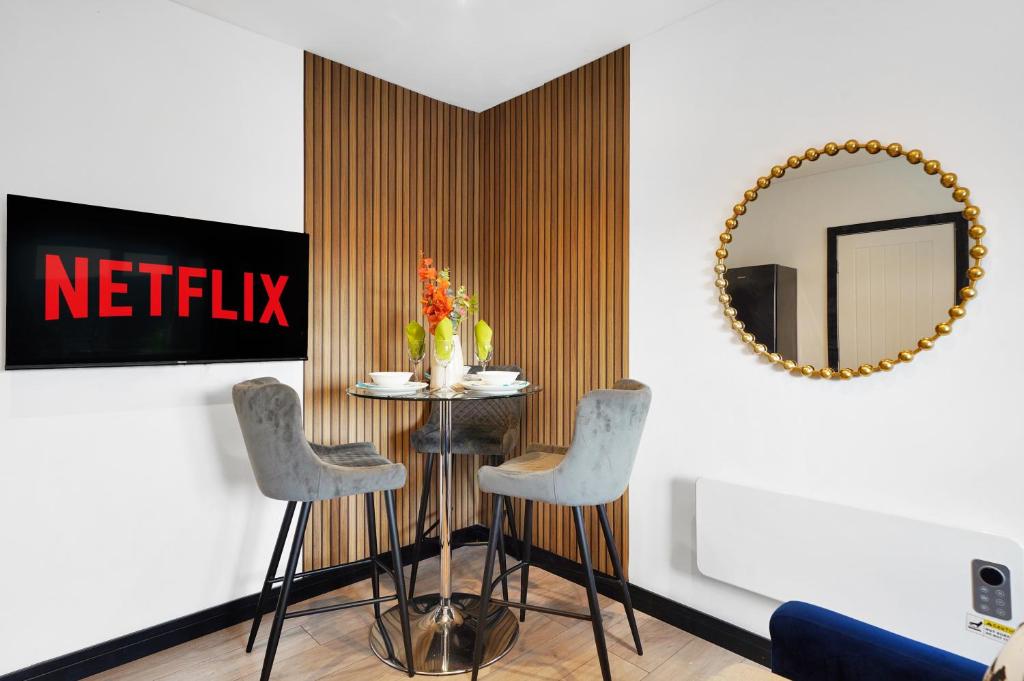 30 percent off! Boutique and Beautiful Flat in Yorkshire - Top Floor, Castleford