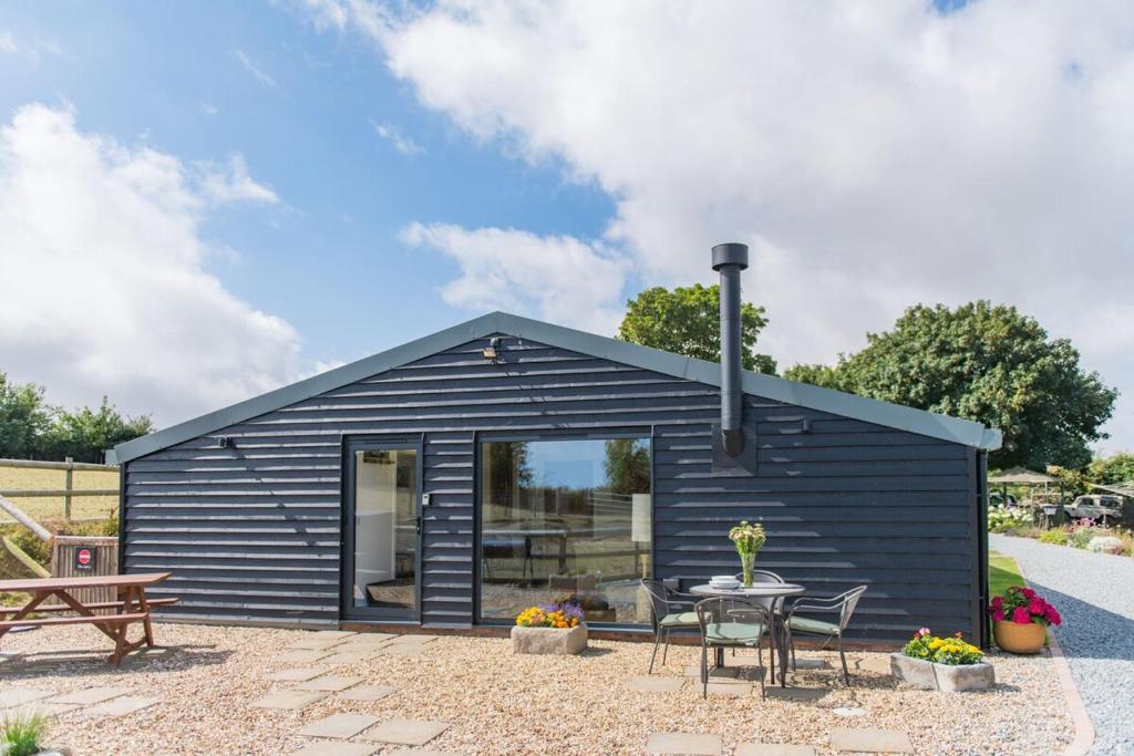 Rabbit Hole by Keepers Cottages, Northbourne