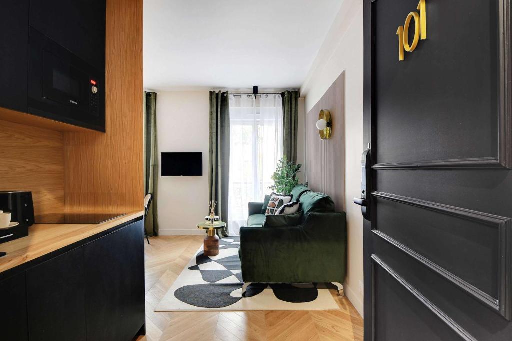 Entire apartment near the Eiffel Tower - 2