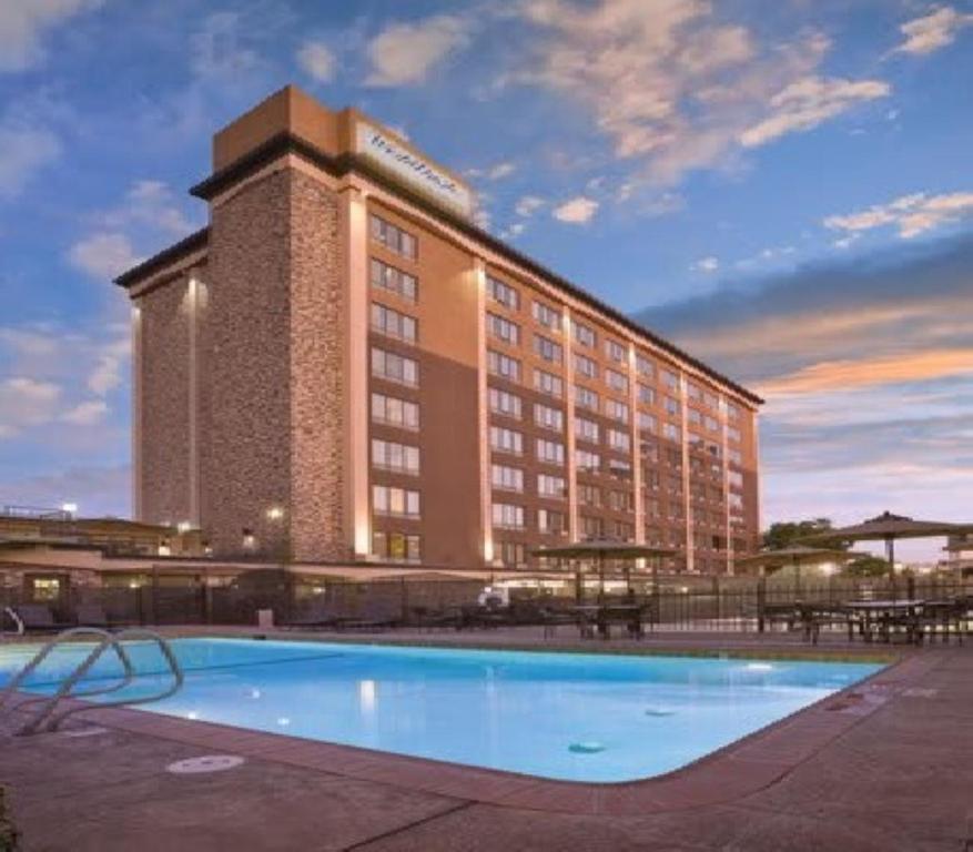 Great 1BD condo with resort amenities take in all Reno has to offer, Reno