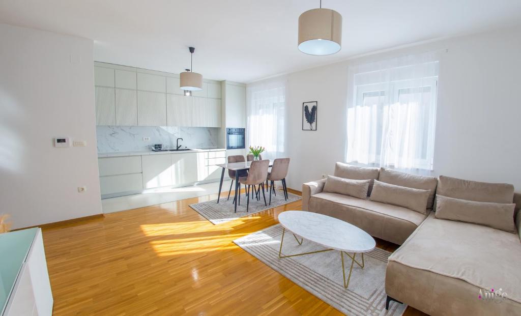 Oasis Luxe Apartment - 2