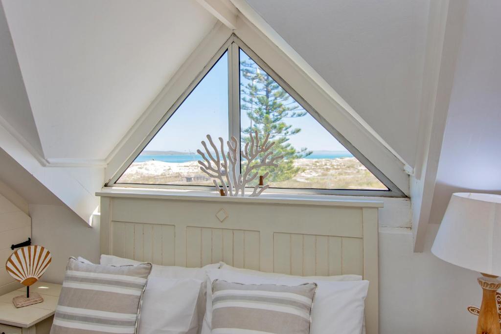 Beachfront, lagoon view, BBQ overlooking lagoon, Langebaan