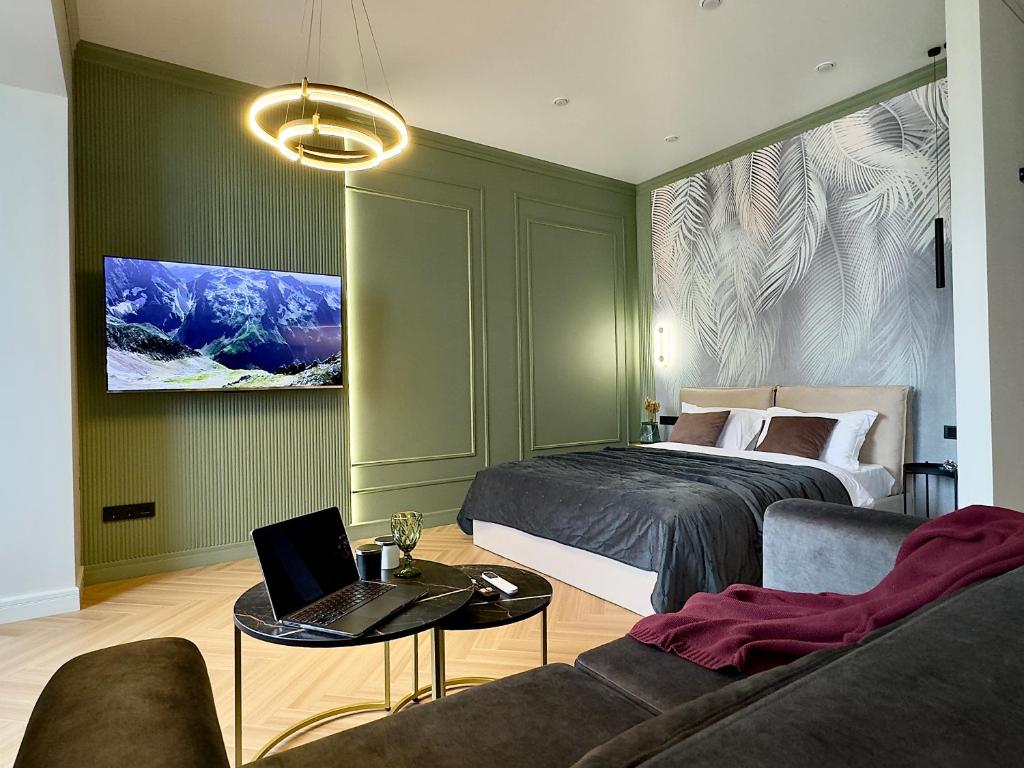 Green Suite with Mountain View, Almaty