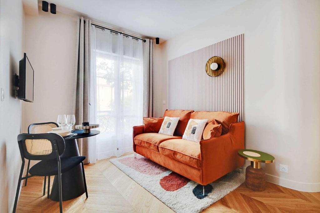 Cozy Entire Apartment Near the Eiffel Tower - 4