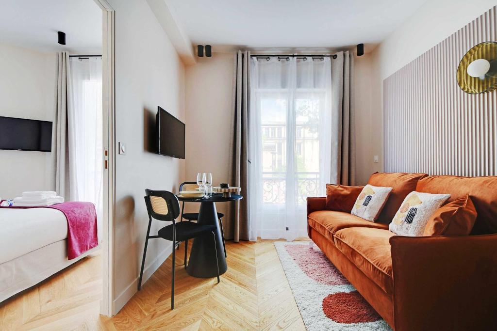 Cozy Entire Apartment Near the Eiffel Tower - 5