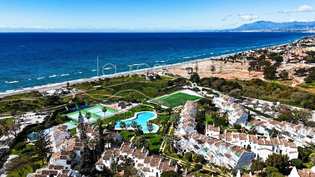 Casa 70, dúplex en Urbanización Lunamar by LaRomanaMarbella, Marbella