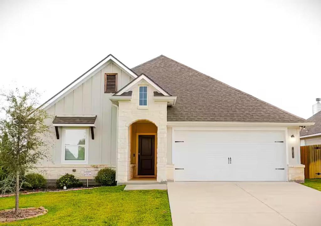 Luxury Home Near Kyle Field & Expo Center, Bryan