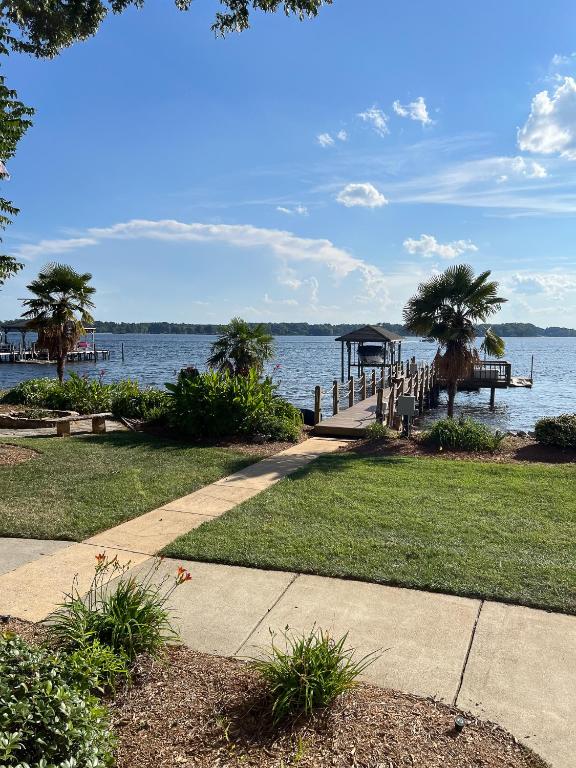 Sunset Pointe, Terrell