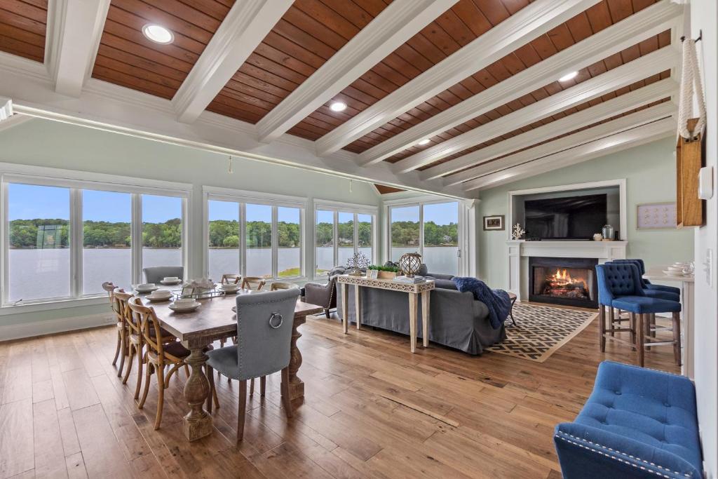 Little Acorn Luxury, Mooresville