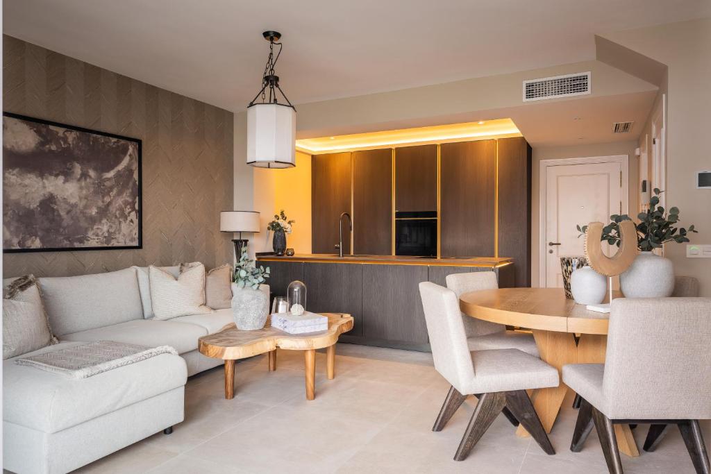 Sea view and sunny rooftop in Marbella, remodeled 2025 - 2