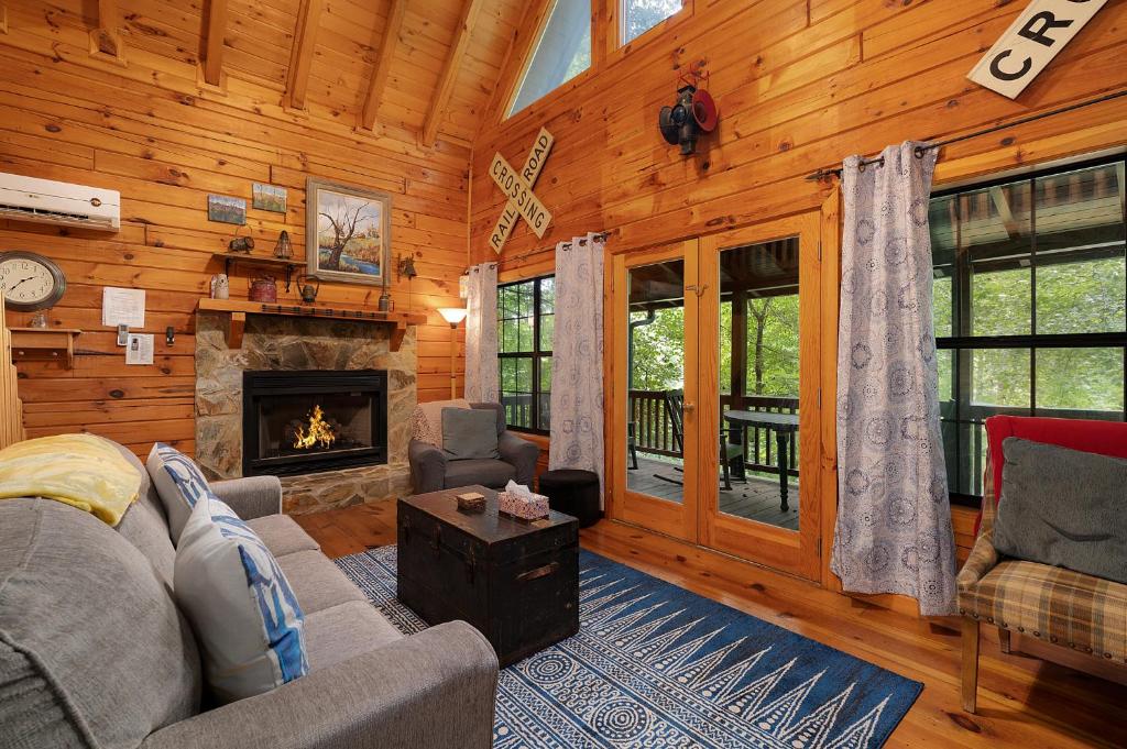 All Aboard - Log Cabin, Game Room, Hot Tub, Lake View, Private Dock - Blue Ridge, GA, Blue Ridge
