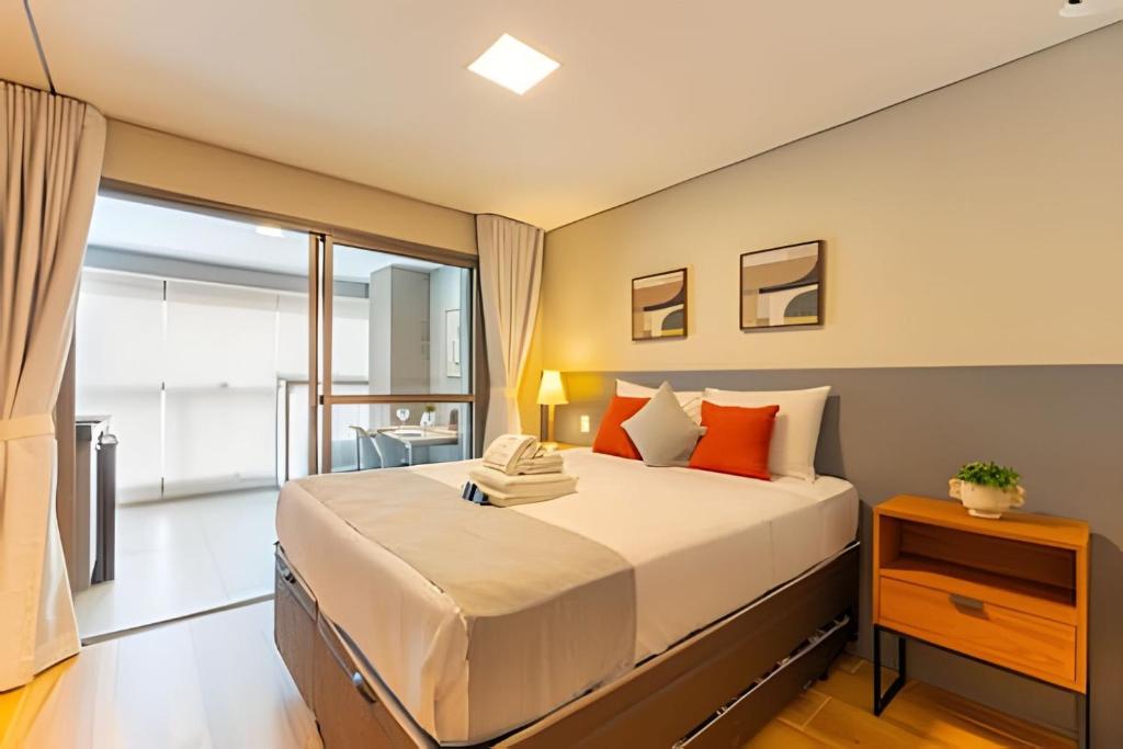 Easy Star - Belo studio com cama queen no coração do Brooklin - SC03I, San Paolo