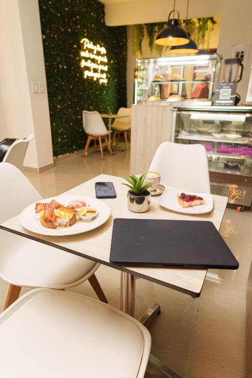 Hotel On By Zenya Host - 5