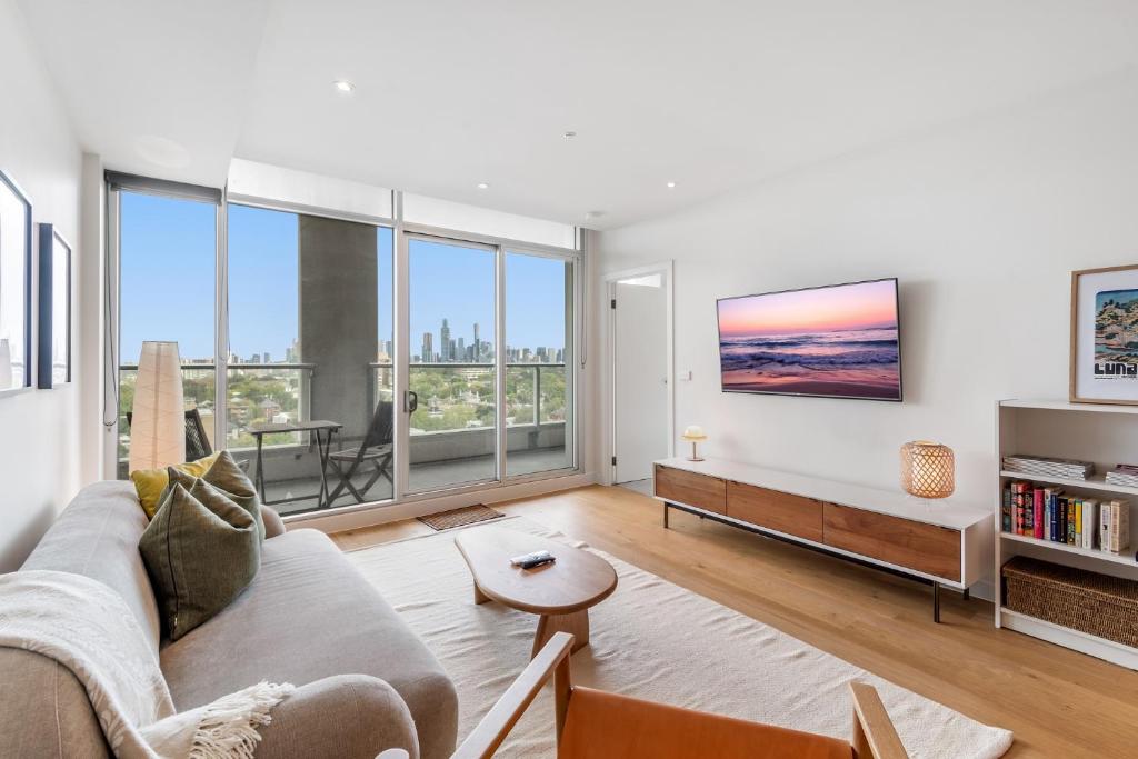 Wake Up to Views, Pool & the South Yarra Lifestyle, Melbourne