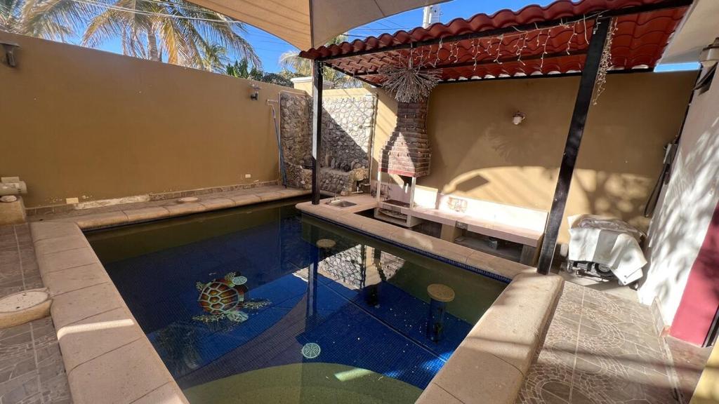 Casa con alberca y entrada independiente - 1
