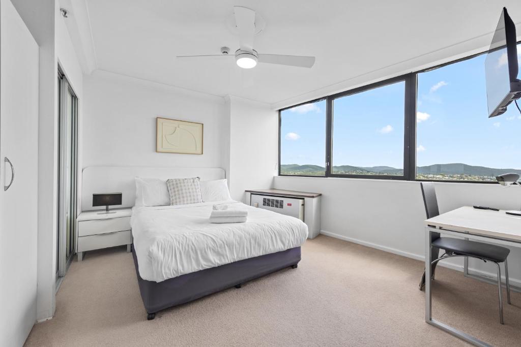 CBD Apt Near Stadium with Mountain Views!, Brisbane