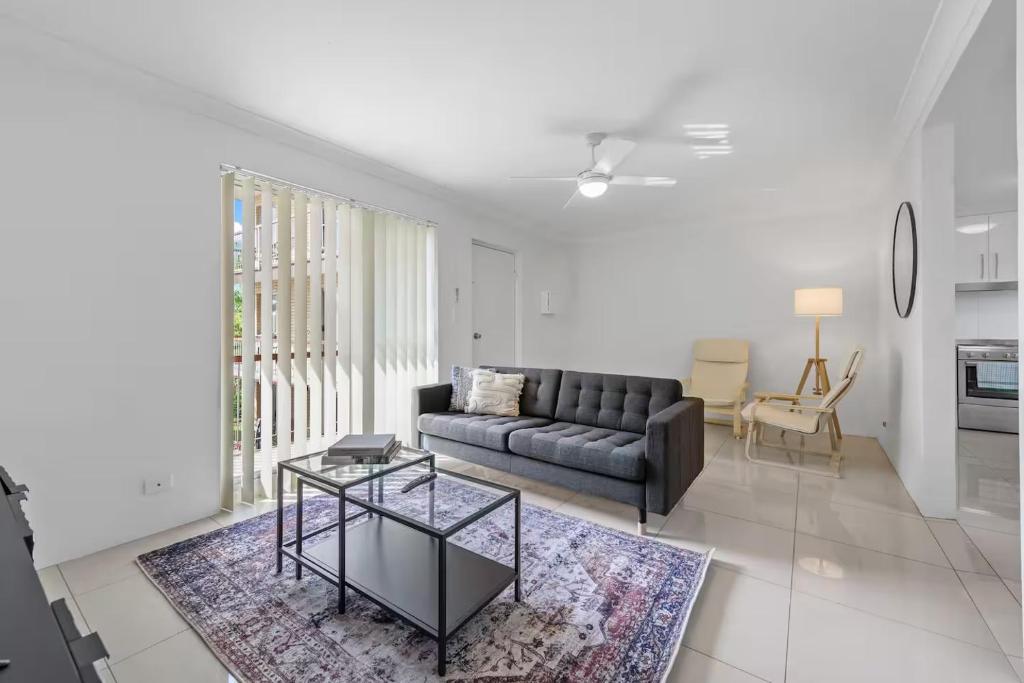 Stylish 2BRM Apt Close to Gabba with Parking & Wifi, Brisbane