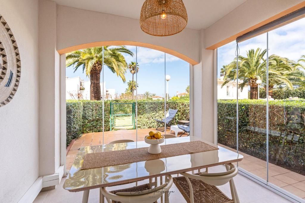Apartamento de Diseño Reformado con Piscina y Jardín - 2