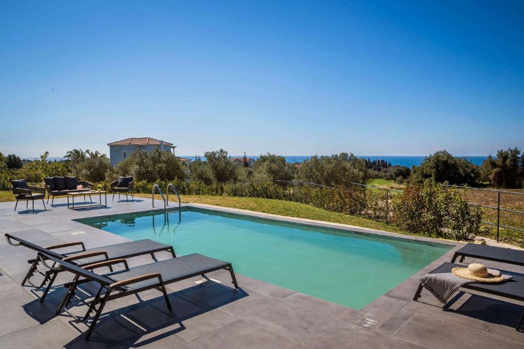 Chrysa by Vintage Travel, Lakithra