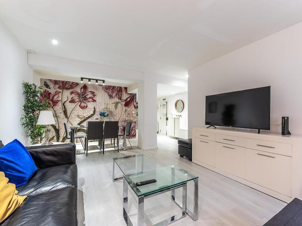 Aston - Bilbao Mercado de la Rivera in Casco Viejo, Bilbao