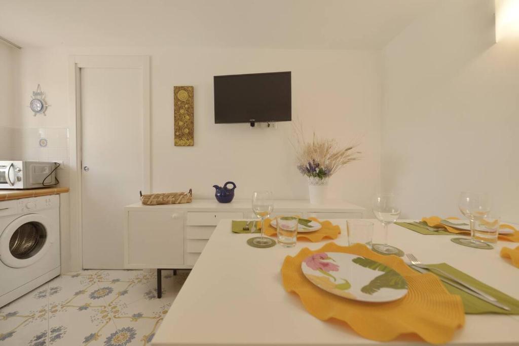 Ensemble - casa con giardino, Procida