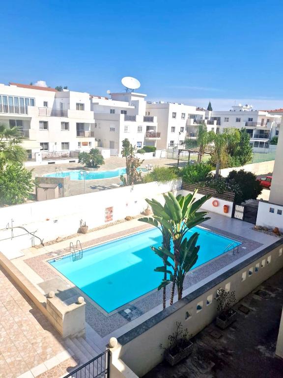 Charming Oroklini Penthouse with Ocean Views and Private Parking, Voroklini