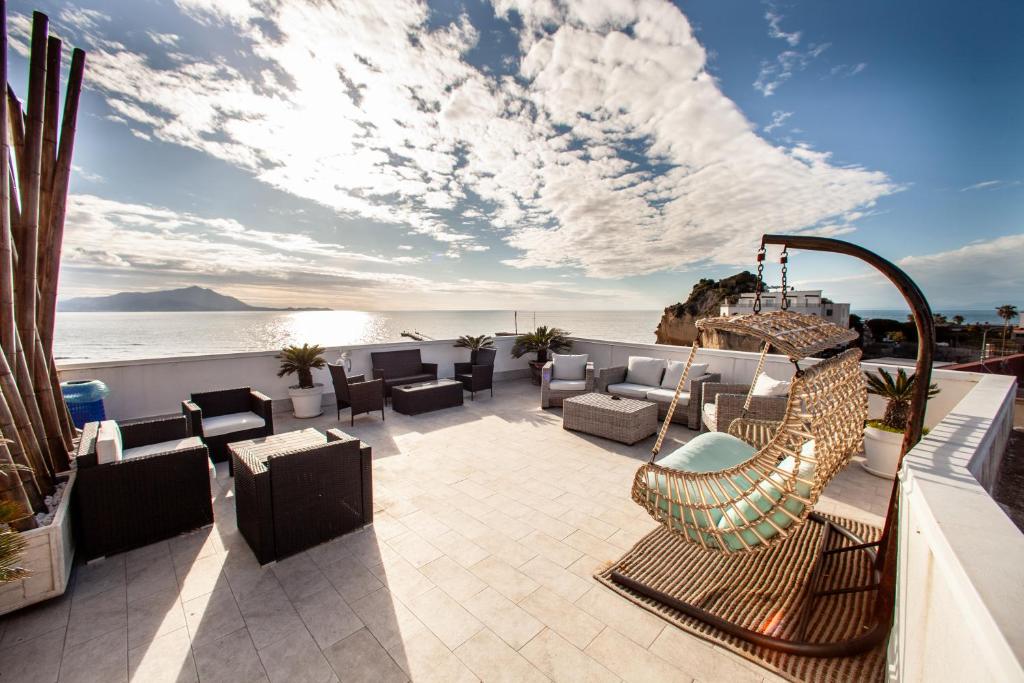 Naro Suites and Rooms バルコニー/テラス