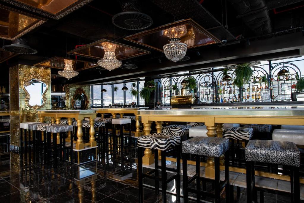 Hotel Dining