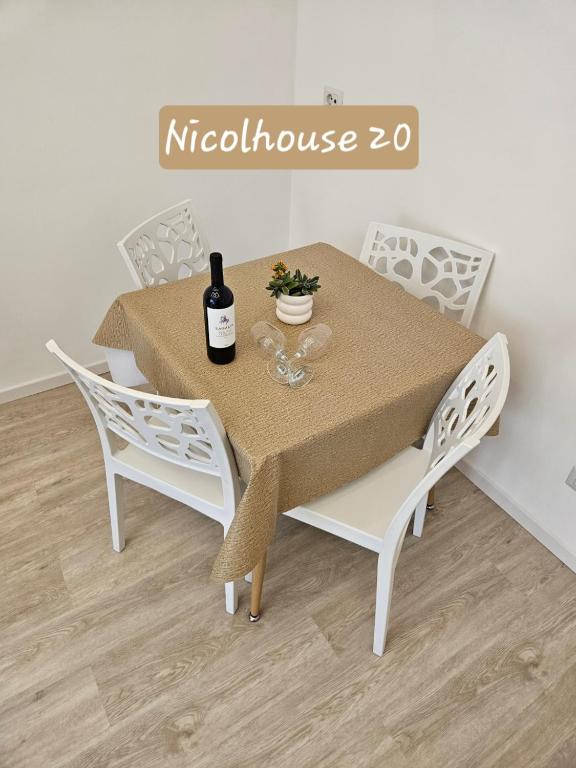 Nicolhouse 20, Bari