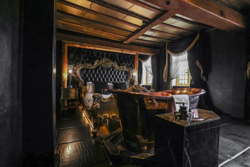 Crazy Bear Beaconsfield, Beaconsfield