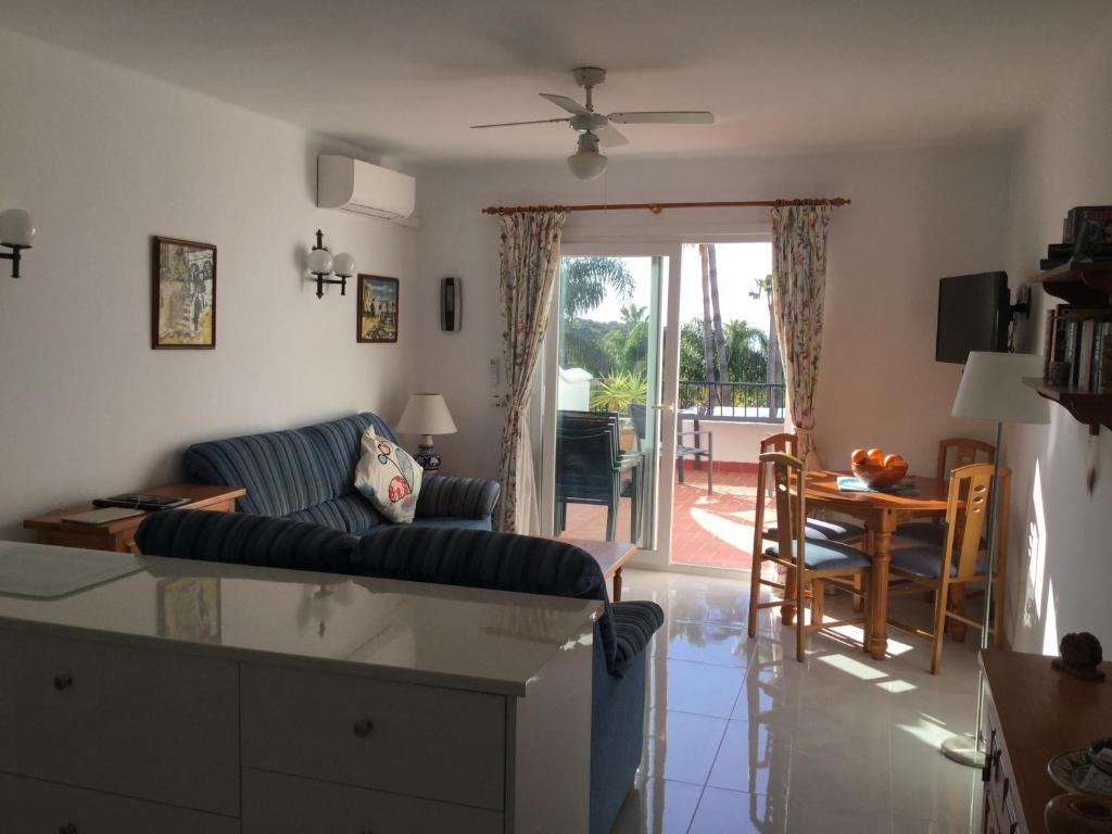 Stunning 3 bedroom villa with sea views - 5