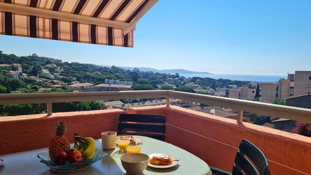 Apartbleuazur - Bel appartement rénové piscine & vue mer - 3