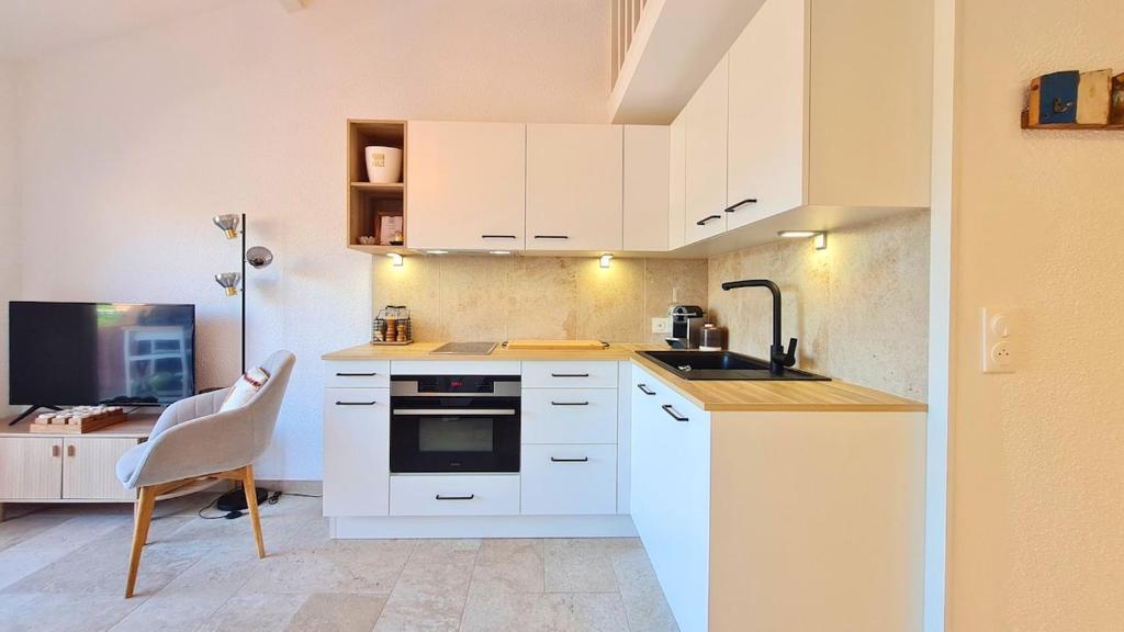 Apartbleuazur - Bel appartement rénové piscine & vue mer - 4