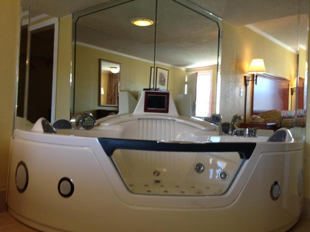 Americas Best Value Inn & Suites Conyers Photo 10