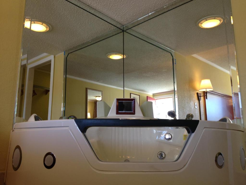 Americas Best Value Inn & Suites Conyers Photo 11