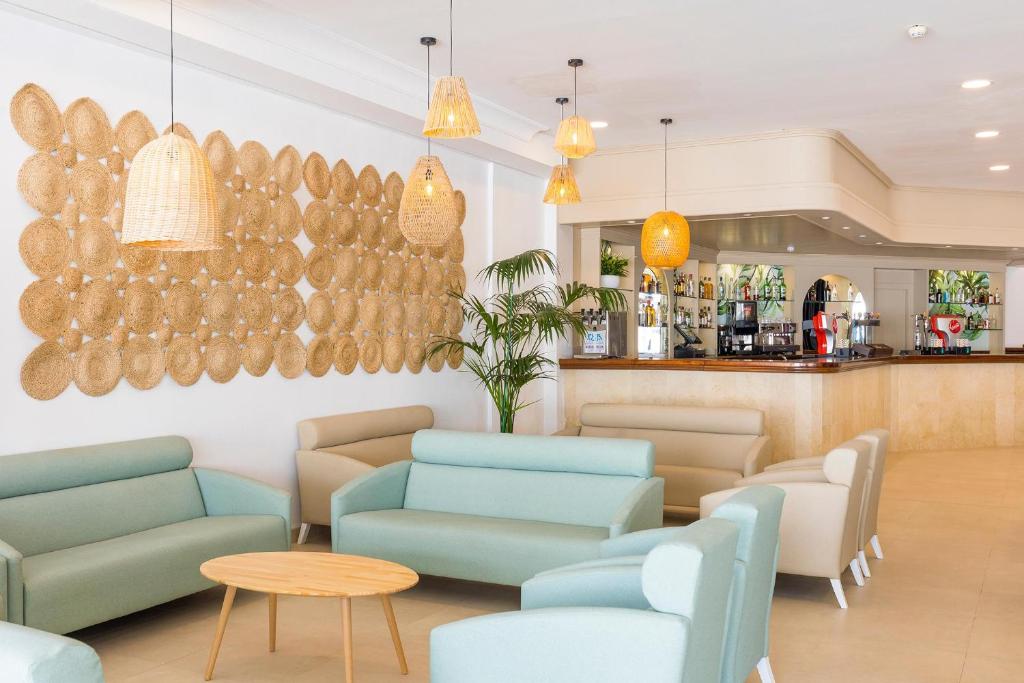 MarSenses Paradise Club — Restaurant & bars in Cala'n Bosch, Balearic Islands