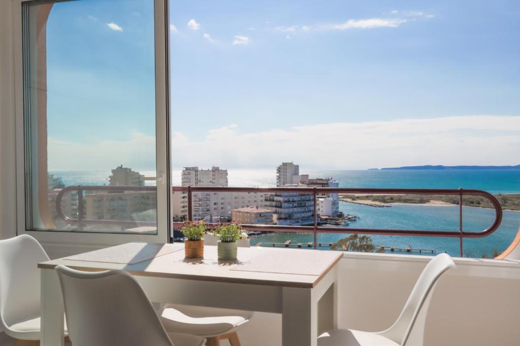 Seaview Heights Suite in Roses - 3