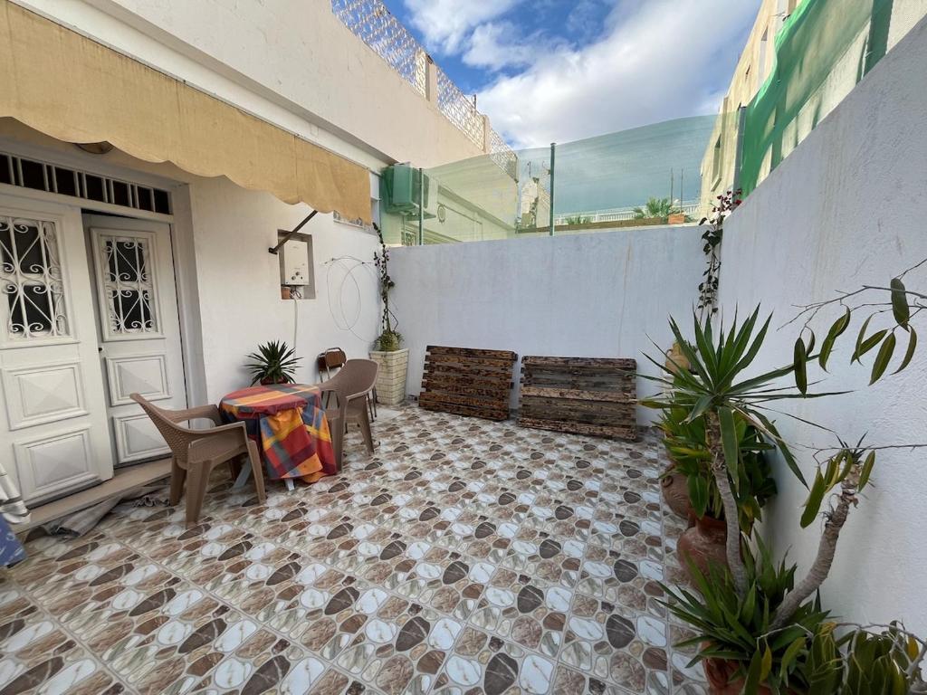Cosy Ground Floor Studio with Terrace, Sousse
