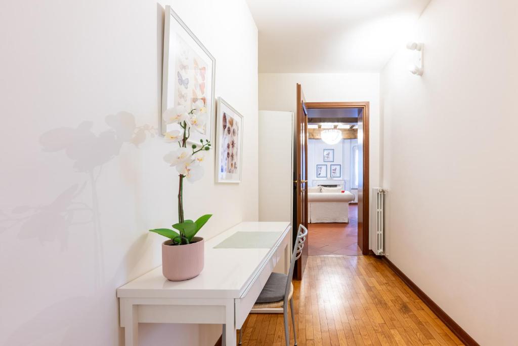 GuestHost - Large Apartment in the Historic Center of Parma - 5