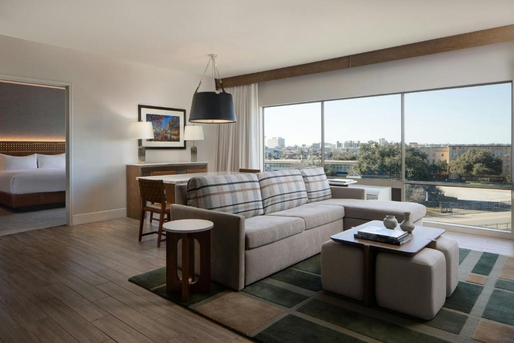 Sol Cypress, San Antonio, A Tribute Portfolio Hotel