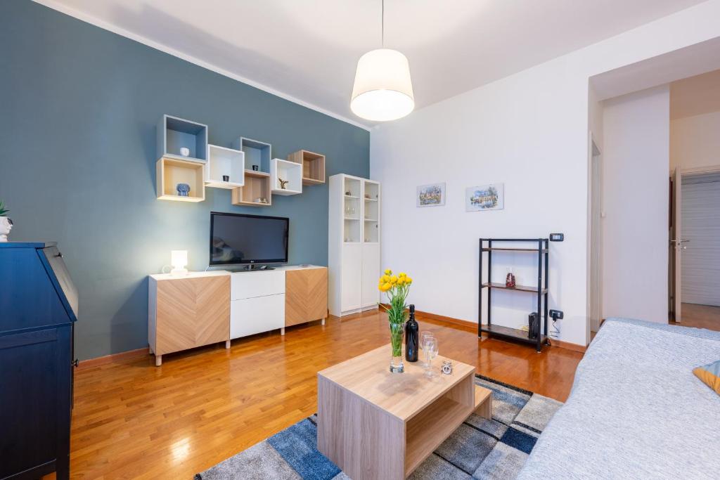 GuestHost - Blu&Yellow Apartment in Parma Station - 2