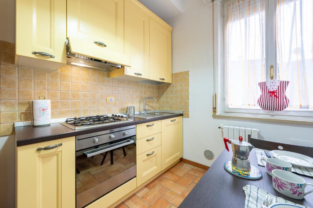 GuestHost - Blu&Yellow Apartment in Parma Station - 4