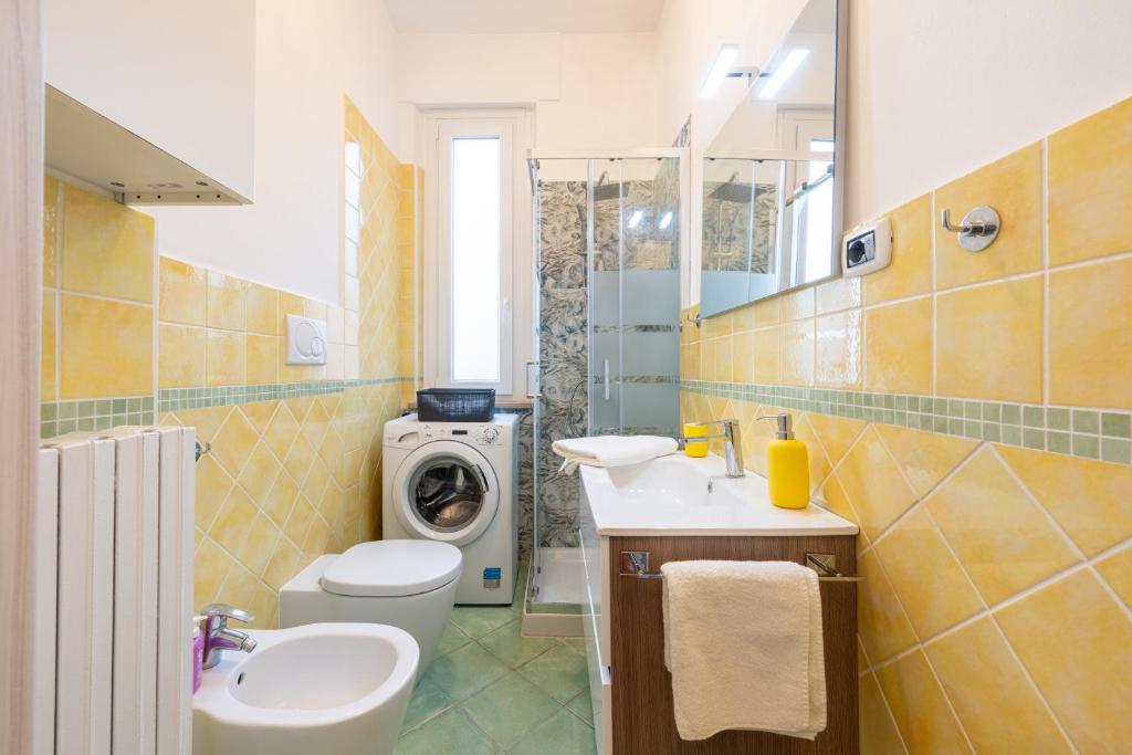 GuestHost - Blu&Yellow Apartment in Parma Station - 5