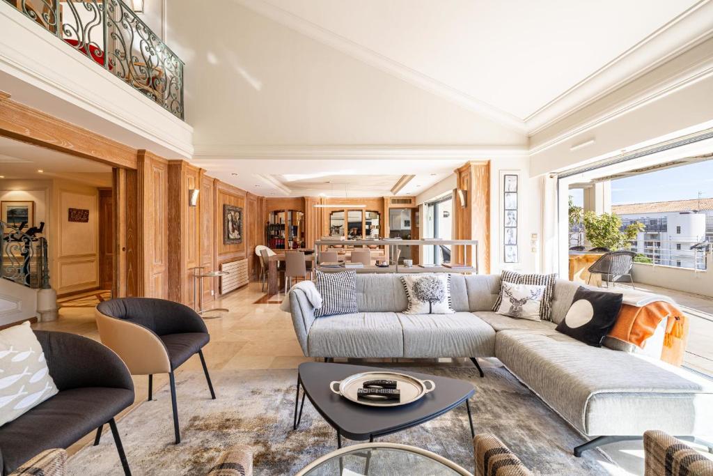 REF 823 - Cannes Center - Duplex apartment for rent - 4